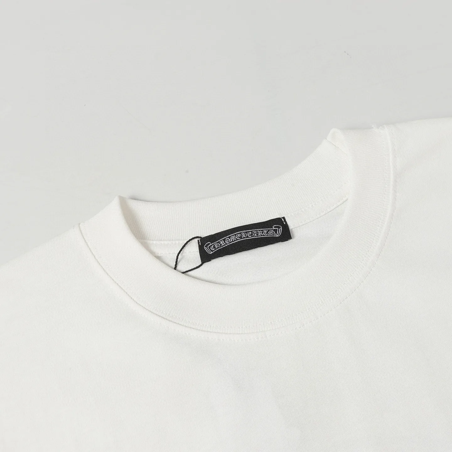 🅿️170 CHROME HEARTS/Chrome Heart CH spray-printed short-sleeved T-shirt The fabric is made of 280g heavy combed cotton, customized with 32 count 1*1 threads, and washed twice for ready-to-wear. The fabric is comfortable and skin-friendly without any strange feeling. Custom-dyed fabric, with high textile density, good drape, and not easy to deform. The thick texture and tight spinning process will not affect the breathability of the fabric. The color saturation is very high. Imported digital direct-injection printing technology. A versatile and good-looking short-sleeve. The loose version covers the flesh and makes you look slimmer. It is the same style for men and women. It has three complete standards. Color: Black-White Size: XS-L